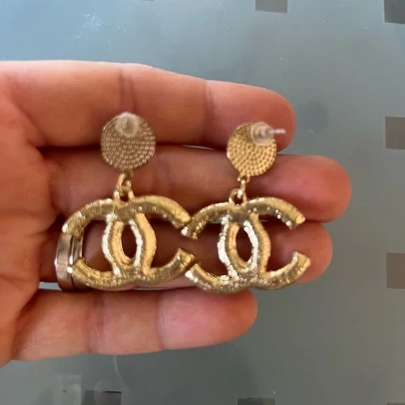 Gold tone Fashion Inspired faux Pearl Earrings with Intricate Design - Picture 2 of 4